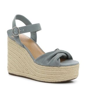 NWT Crown Vintage comfortable platform wedge!